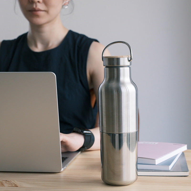 20oz-rise-reflect-with-bamboo-cap-c8 20oz_rise_reflect_desk_laptop_square.jpg
