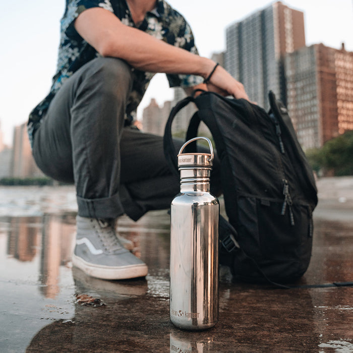 27oz-reflect-with-bamboo-cap-g1 K27SSLRF-MS-BAMBOO_reflect-bottle_city_lifestyle_ff882516-9bd8-49cf-b515-736a0a9c889f.jpg