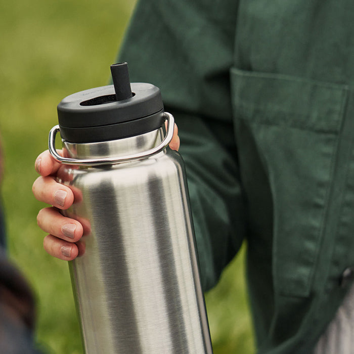 tkwide-twist-cap-with-straw-kit-y7 K32TKWSSL-BS-T-TWIST-32_oz_water_bottle_straw_cap_lifestyle_76e40be3-2488-47fa-afd0-c7d5ba075b15.jpg