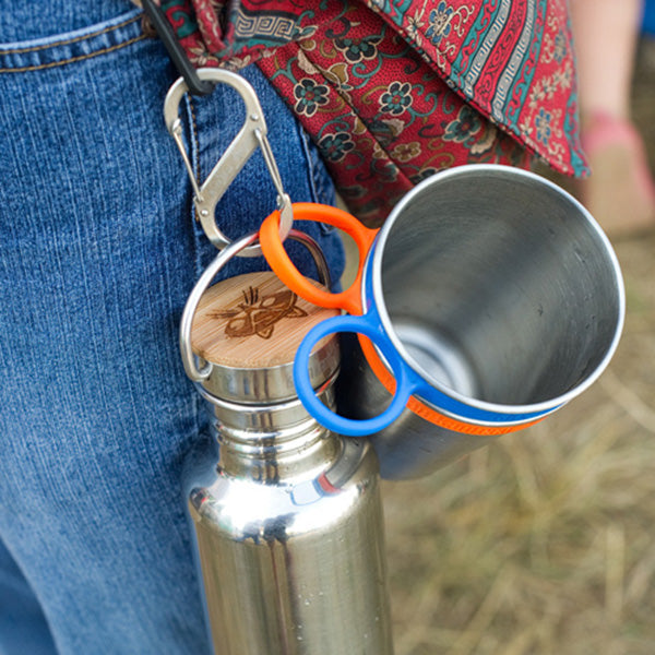 steel-s-biner-3-i3 carabiner_steel_clip_bottle_lifestyle_f9a2dad1-cd06-4894-b3ff-13476b2b5a87.jpg