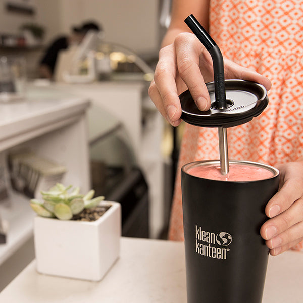 tumbler-straw-lid-with-straw-r5 steel_straw_smoothie-At-Counter-With-Lid_lifestyle_a071dbd2-9fd8-4eea-b04c-2a3732ff8612.jpg