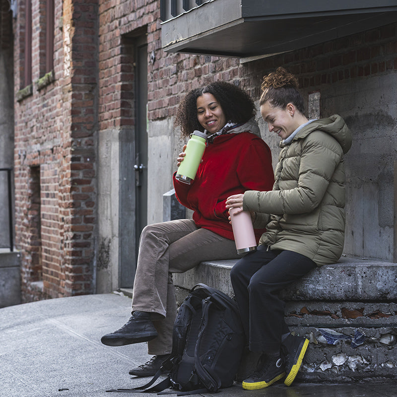 32oz-tkwide-with-twist-cap-q8 tkwide_32oz_insulated_bottle_twist_girls_city_winter_square.jpg